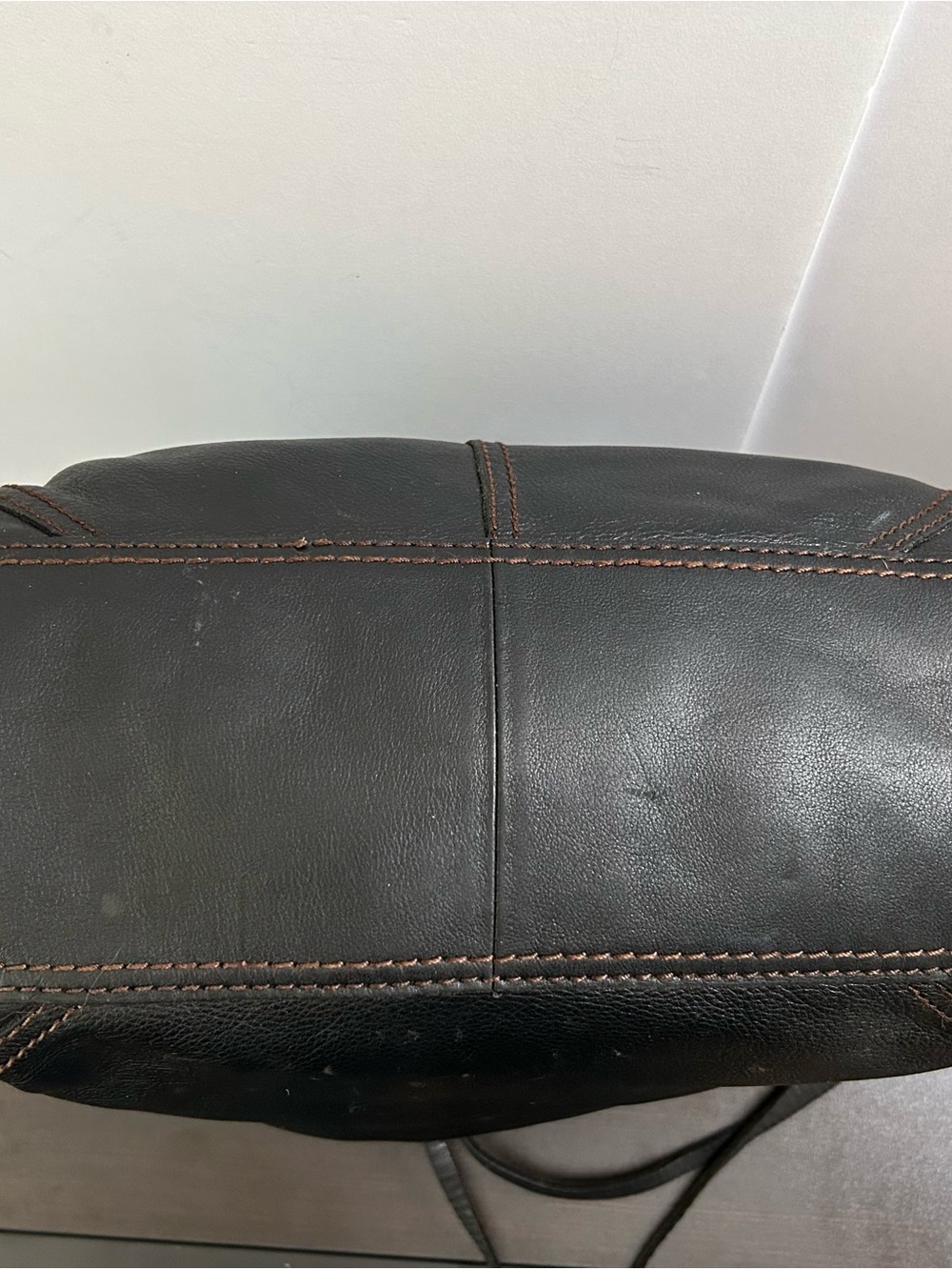 Lucky Brand - Large Black Leather Drawstring Hobo Shoulder Bag - Picture 3 of 16